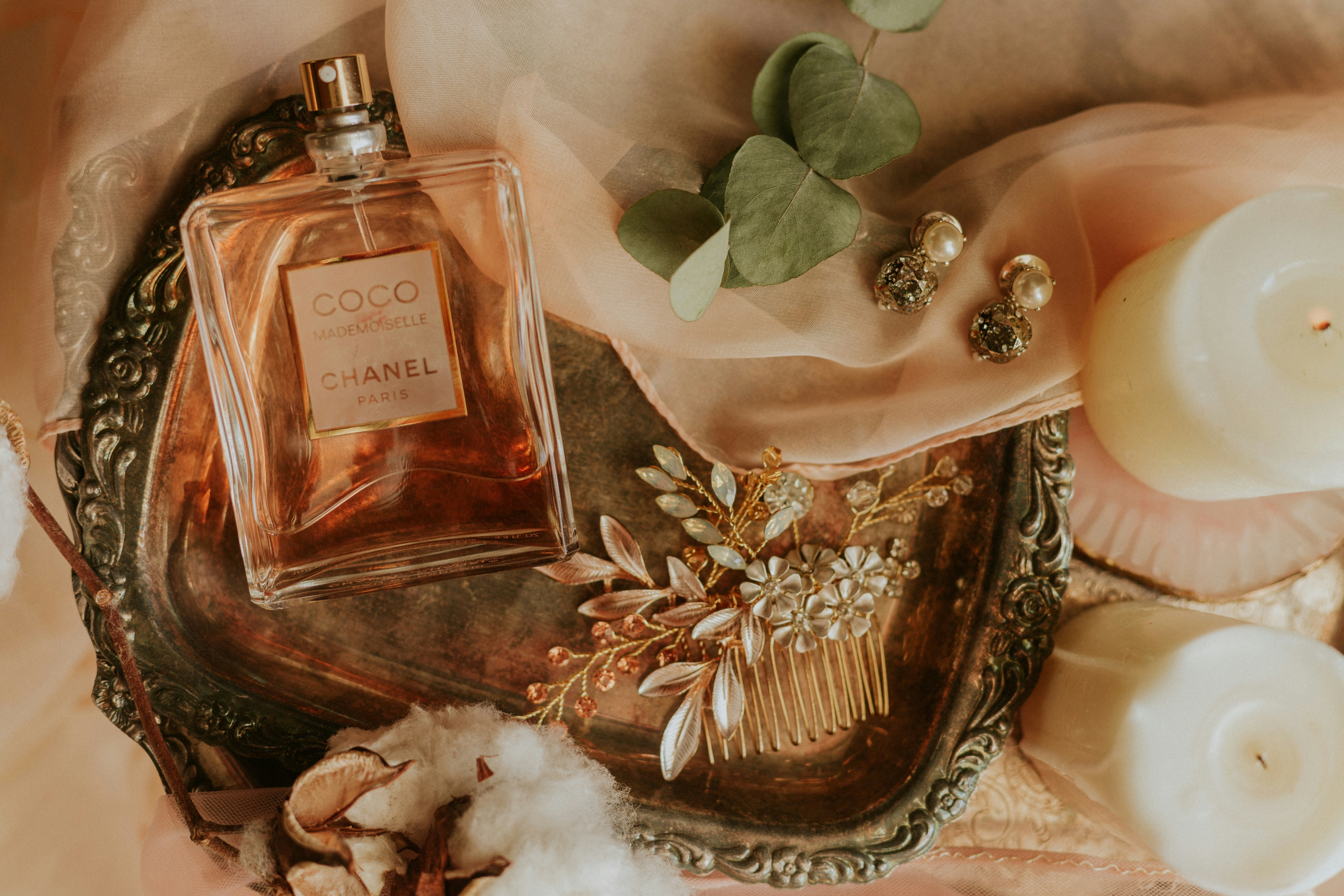 Jakie perfumy pasują do eleganckiej stylizacji?
